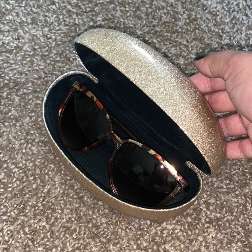 🕶 Mary Kay sunglasses